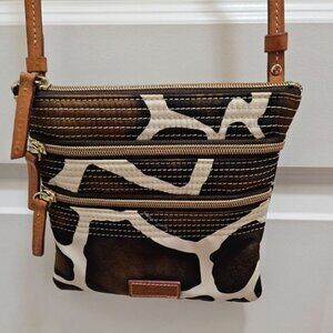 EUC Dooney & Bourke Triple Zip Giraffe Print Crossbody Bag
